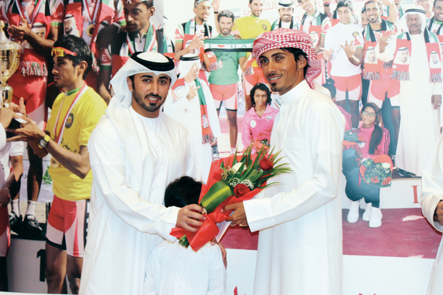 "أسامة الشعفار يكرم نجوم المنتخب أبطال طواف الخليج"