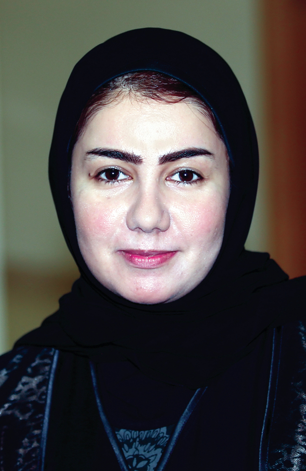 "فاطمة القائد"