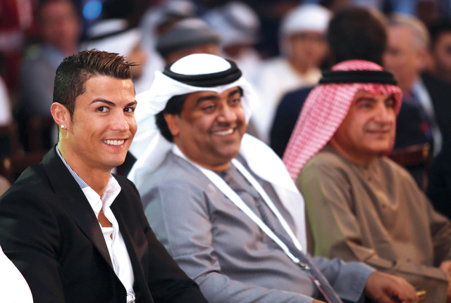 "عبد الملك والكمالي مع ضيف الإمارات"
