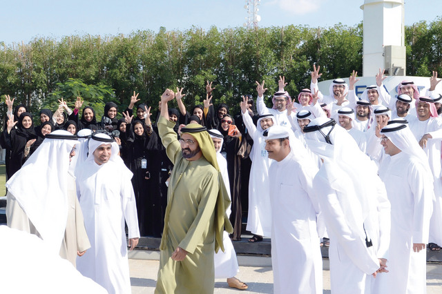 "...وسموه يبدي ابتهاجاً وفرحةً بإطلاق «خليفة سات»"
