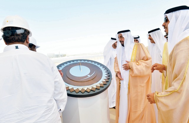 "سموه مفتتحاً مشروع شمس في المنطقة الغربية العام الماضي بحضور منصور بن زايد والزعابي\t البيان"
