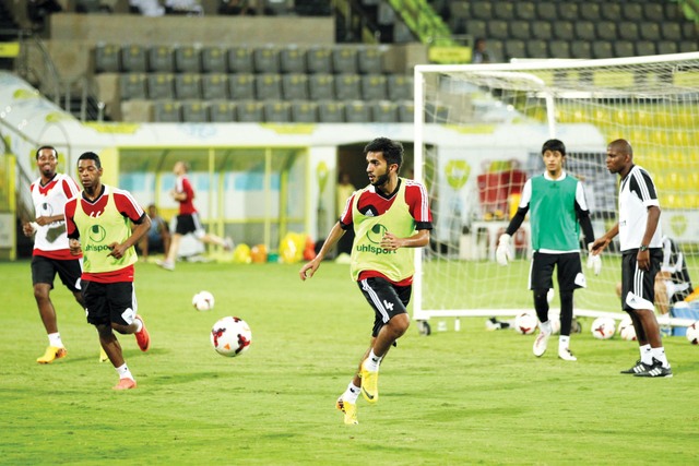 "جانب من تدريبات سابقة لفريق الوصل \t البيان"