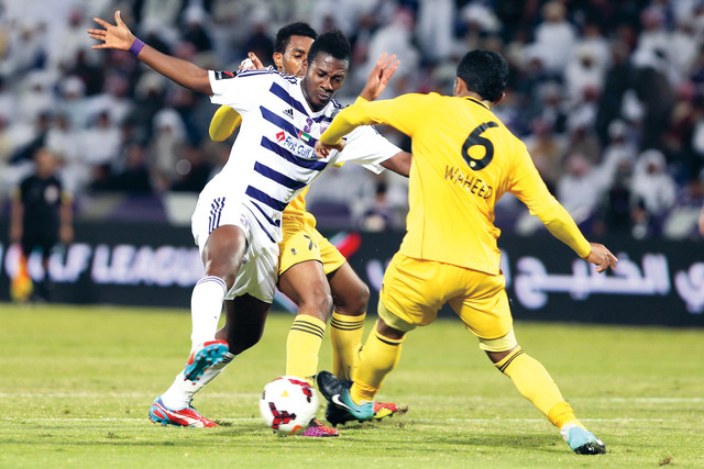 "جيان يرواغ مدافعي الوصل في المباراة\t تصوير - ناصر بابو"