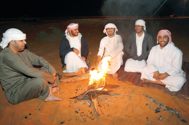 إقبال الأهالي على رحلات البر يرفع أسعار الحطب وأجهزة التدفئة في العين