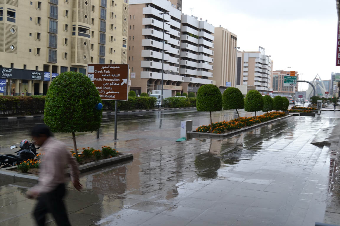 "شارع آلمكتوم دبي .. تصوير : منير العمري"