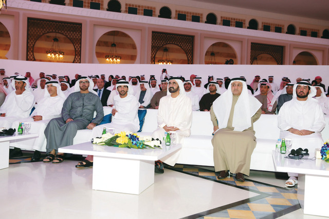"سموه يستمع إلى محاضرة الخبير العالمي بحضور حمدان بن محمد والقرقاوي والقطامي ورؤساء التحرير ومسؤولي التعليم"