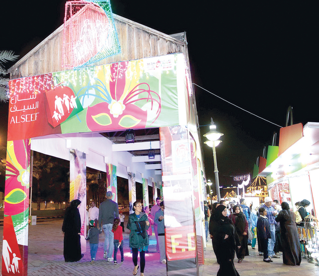 "حركة نشطة في شوارع دبي خلال المهرجان"