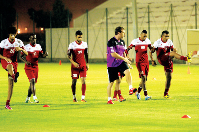 "الشارقة استعد جيداً لمواجهة الوصل من خلال تدريباته الجادة\tتصوير - يونس يونس"