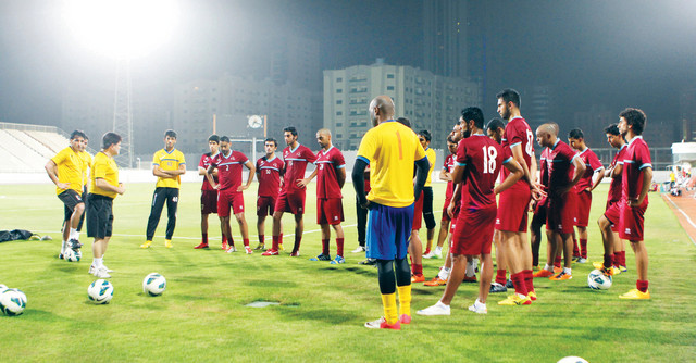 "خلال تدريبات عجمان استعداداً لملاقاة بني ياس \t تصوير - خليفة عيسى"