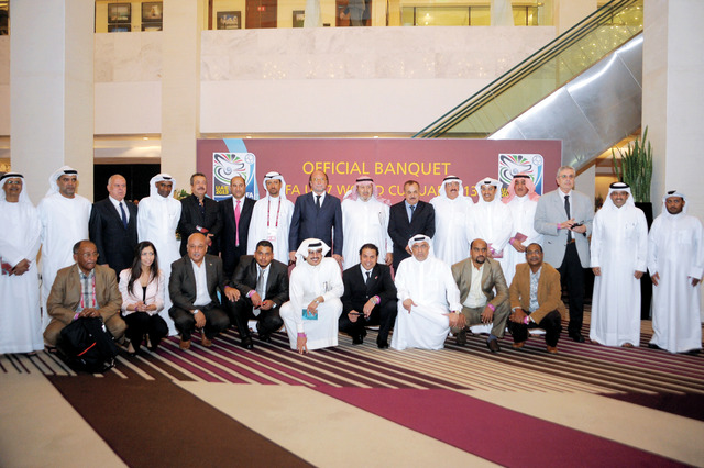 "رؤساء الاتحاد الدولي والاسيوي والعربي مع الاعلاميين العرب في مونديال الناشئين بالإمارات \t البيان"