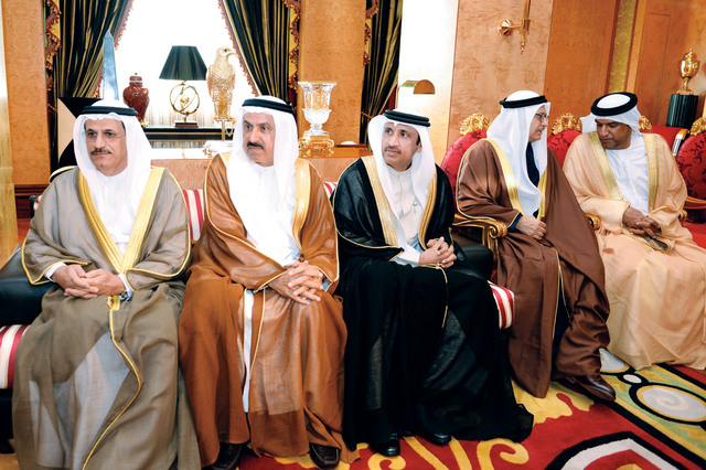 "سلطان المنصوري وصقر غباش وأنور قرقاش ومحمد الشيباني وخالد لوتاه"