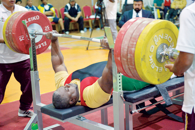 "محمد خميس يتألق في منافسات رفع الأثقال"