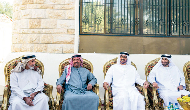 "محمد بن زايد متوسطا سعيد بن زايد وسيف الدرمكي \tوام"