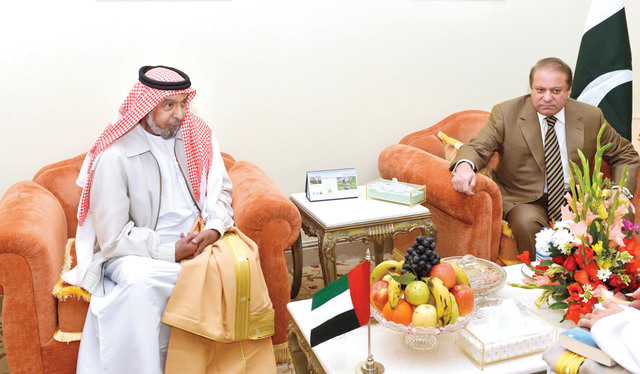 "رئيس الدولة خلال لقائه نواز شريف في ختام زيارته لباكستان وام"