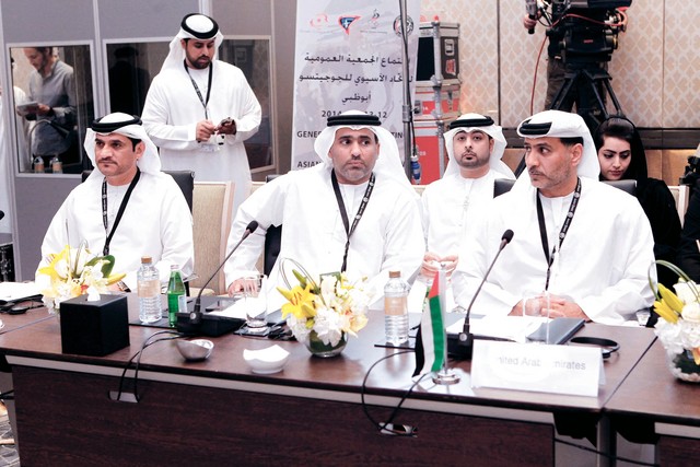 "عبد المنعم الهاشمي وأعضاء مجلس إدارة اتحاد الإمارات للجوجيتسو"