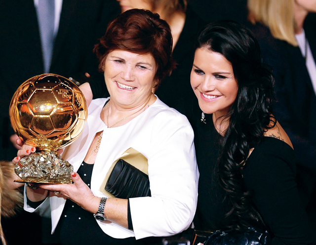 "والدة كريستيانو فخورة بإنجاز إبنها\t\t روتيرز"