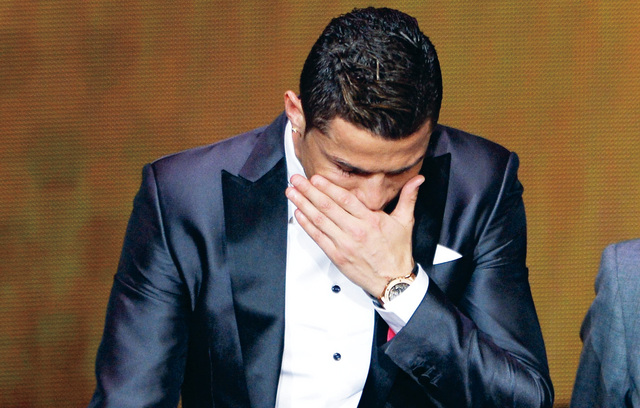 "نجم الريال يذرف الدموع فرحا بالتتويج\t\t أف ب"