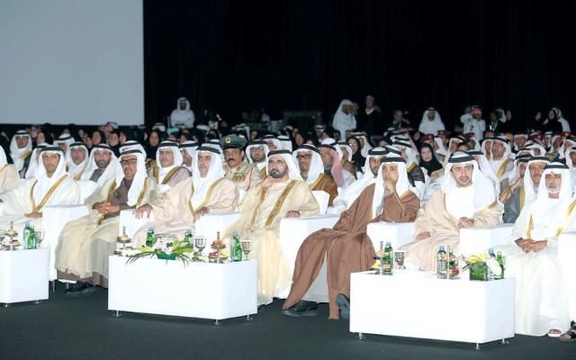 "محمد بن راشد لدى إطلاق الأجندة بحضور حمدان بن راشد وسيف ومنصور وعبدالله بن زايد ونهيان بن مبارك والوزراء وكبار المسؤولين\t تصوير- سيف محمد وخليفة اليوسف"