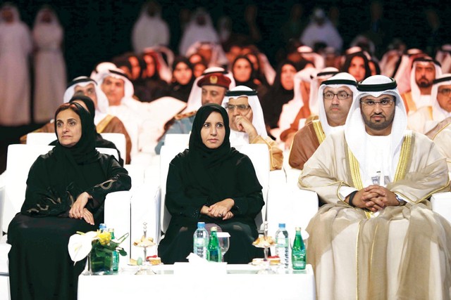 "لبنى القاسمي وميثاء الشامسي وسلطان الجابر"
