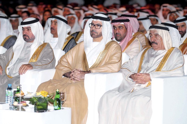 "حمدان بن مبارك ومحمد القرقاوي ومحمد النابودة"