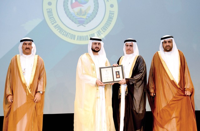 ".. ويكرم سعيد الطاير"