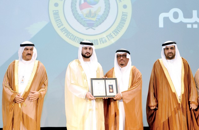 "مكتوم بن محمد يكرم ضاحي خلفان"