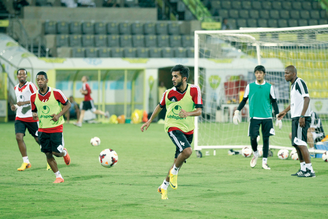 "جانب من تحضيرات الوصل للمباراة \t البيان"