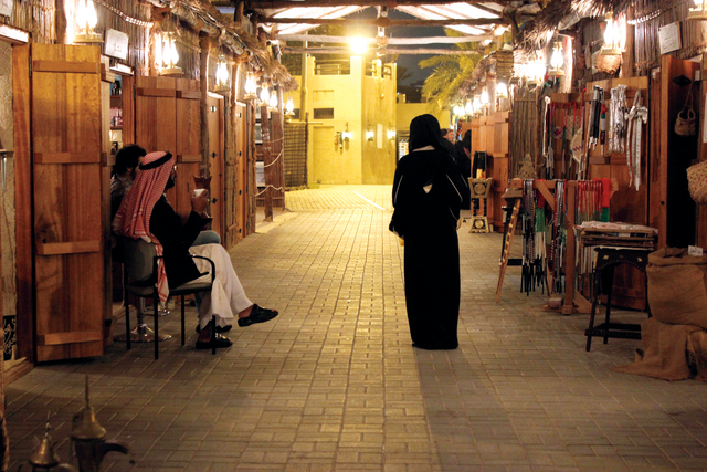 «دبي للتسوق» ينبش الذاكرة الخليجية الحية