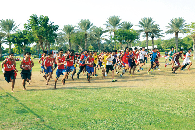 "جانب من سباقات اختراق الضاحية"