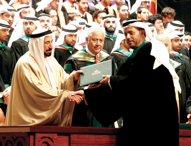 "وسموه يسلم شهادة الماجستير للزميل مجيب هزاع"