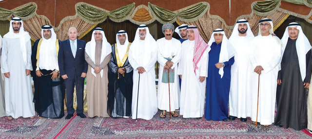 "نهيان بن مبارك والشيوخ والقطامي خلال الحفل \t وام"
