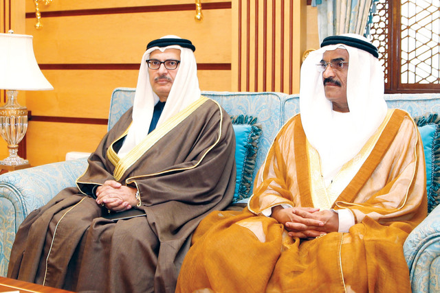 "أنور قرقاش وعبدالله النعيمي"