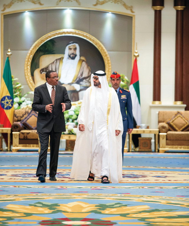 "ولي عهد أبوظبي مستقبلاً رئيس الوزراء الأثيوبي"