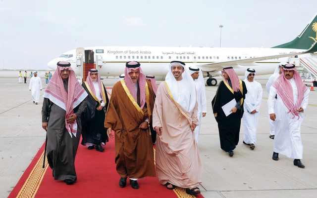 "عبدالله بن زايد خلال استقباله وزير الخارجية السعودي"
