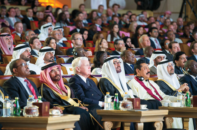 "محمد بن زايد خلال حفل جائزة زايد لطاقة المستقبل\tوام"