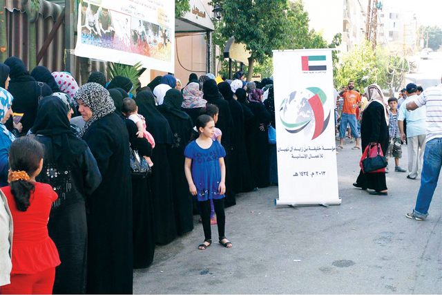 "تقديم المساعدات للنازحين السوريين من قبل خليفة الإنسانية \t من المصدر"