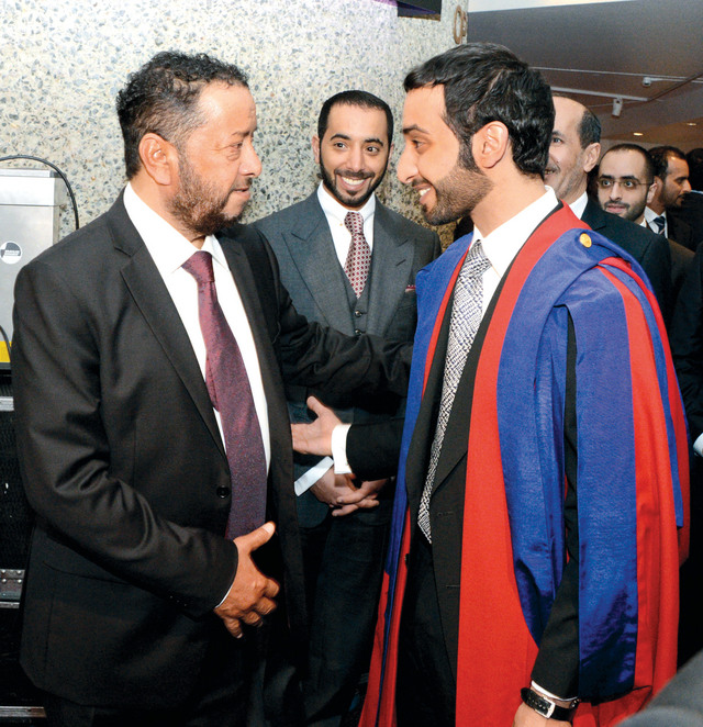 "سلطان بن زايد يهنئ نجله بالتخرج"
