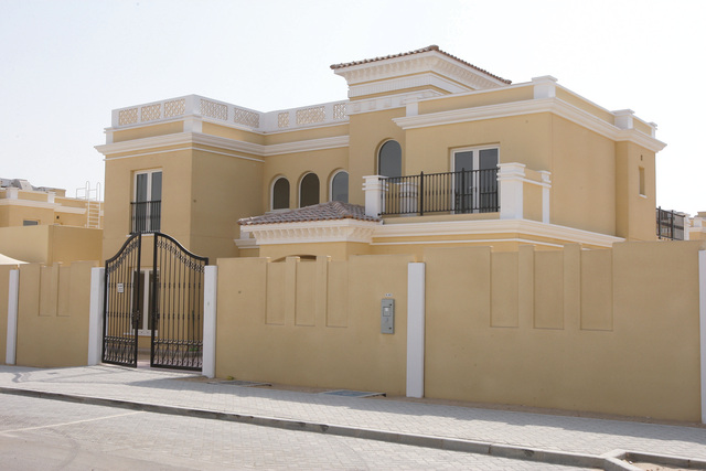 "توفير السكن المناسب للمواطنين في أولويات القيادة الرشيدة \tالبيان"