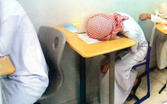 "النوم داخل الفصول أبرز مفرزات السهر والملل في الحصة \t\t\t\t\t\t\t\t\t\t البيان"
