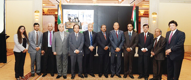 "في حفل التعريف بالسفير والقنصل الهنديين الجديدين \t البيان"