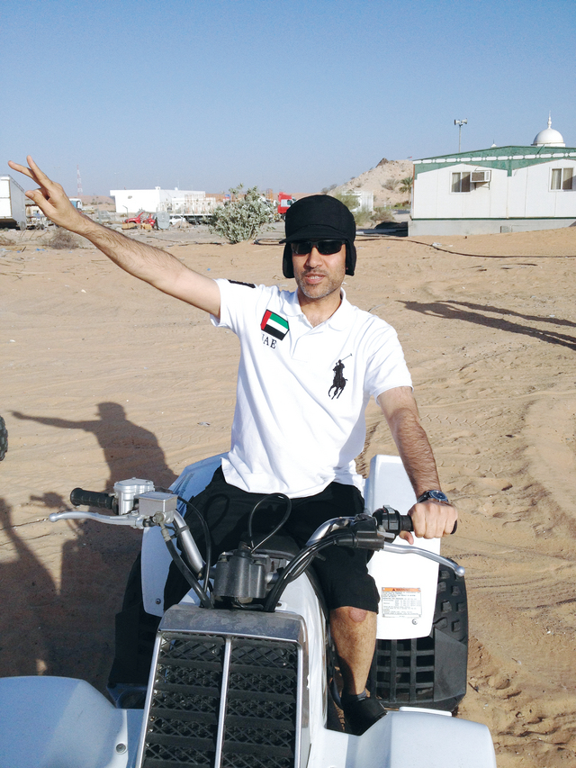 "ويمارس هوايته بالدراجة"