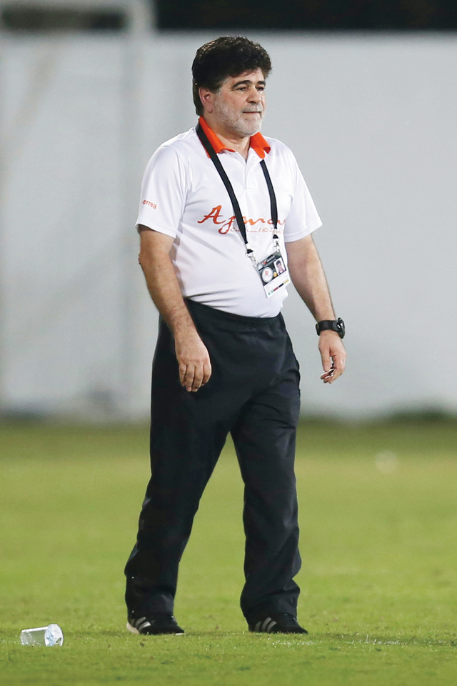 "طلبت من إدارة النادي جلب أجنبي واحد لمساعدة الفريق"