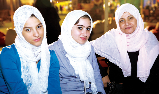 "أسرة سعودية \tمن المصدر"