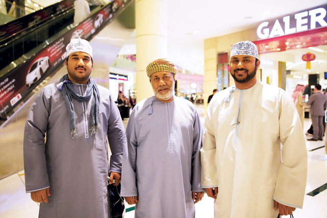 "زوار من عمان"