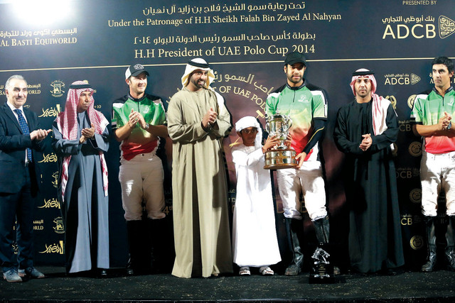 "سلطان بن فلاح يتوج فريق ديزرت بالم بكأس البطولة"
