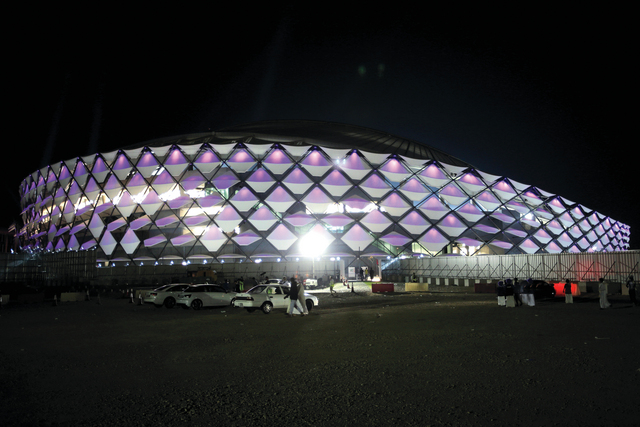 "استاد هزاع بن زايد وضربة البداية في  مباراة العين والظفرة"