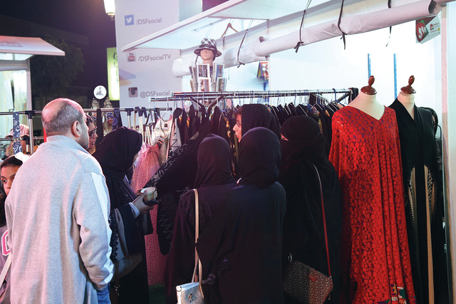 "ركن العبايات والجلابيات لفت أنظار السيدات البيان"