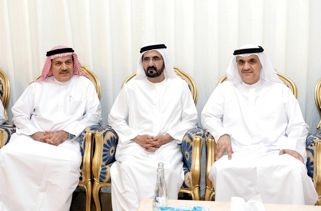 "نائب رئيس الدولة خلال تقديم واجب العزاء لمحمد واحمد جلفار بوفاة والدهما"