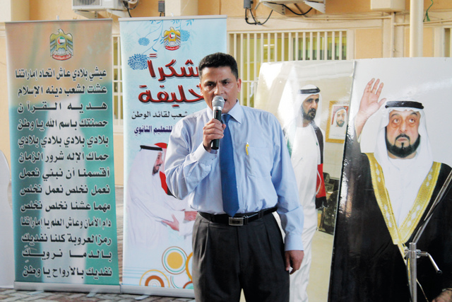 "احتفالية مدرسة الراشدية في عجمان\tمن المصدر"