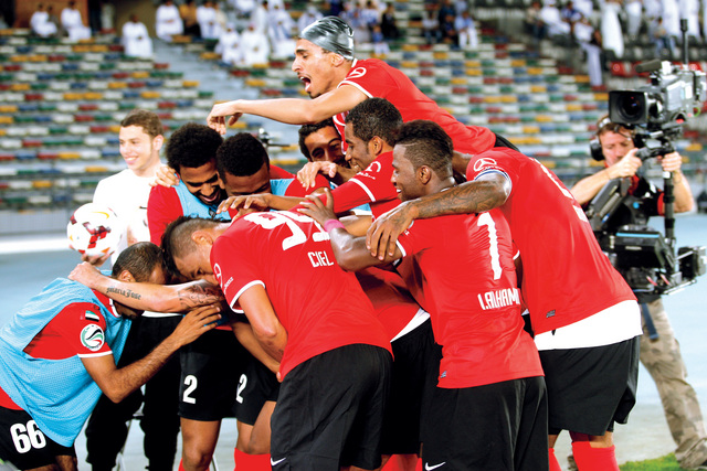 "فرحة نجوم الأهلي بالتأهل الى نهائي كأس رئيس الدولة\t تصوير - مجدي اسكندر"